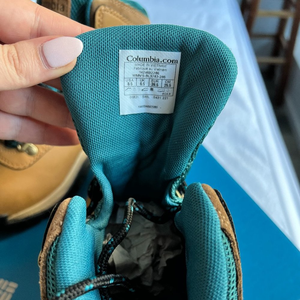 Brand New, Never Worn Columbia Women's Newton Ridge Hiking Boot